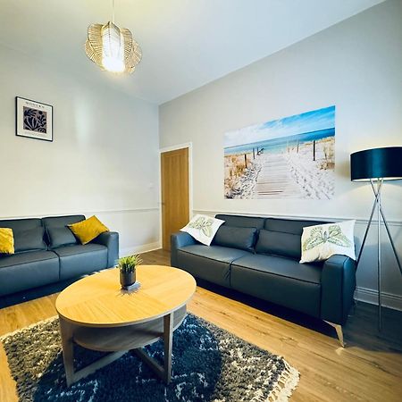 Rockcliffe Retreat, Stylish Coastal Apartment ウィットレイ・ベイ エクステリア 写真