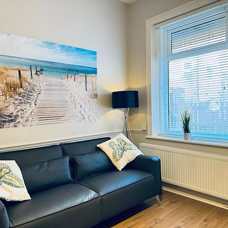 Rockcliffe Retreat, Stylish Coastal Apartment ウィットレイ・ベイ エクステリア 写真