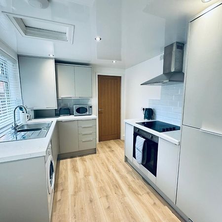 Rockcliffe Retreat, Stylish Coastal Apartment ウィットレイ・ベイ エクステリア 写真