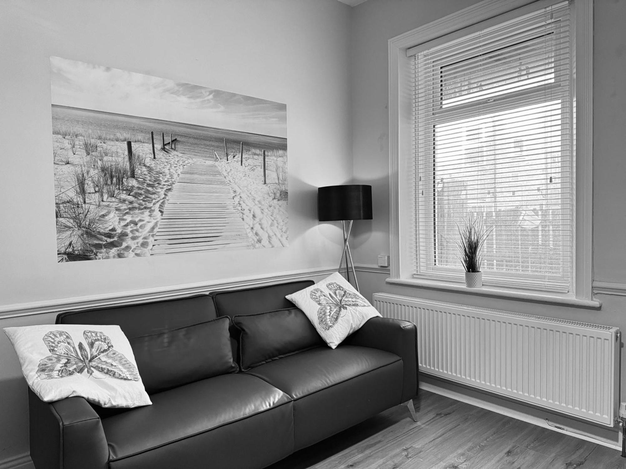 Rockcliffe Retreat, Stylish Coastal Apartment ウィットレイ・ベイ エクステリア 写真
