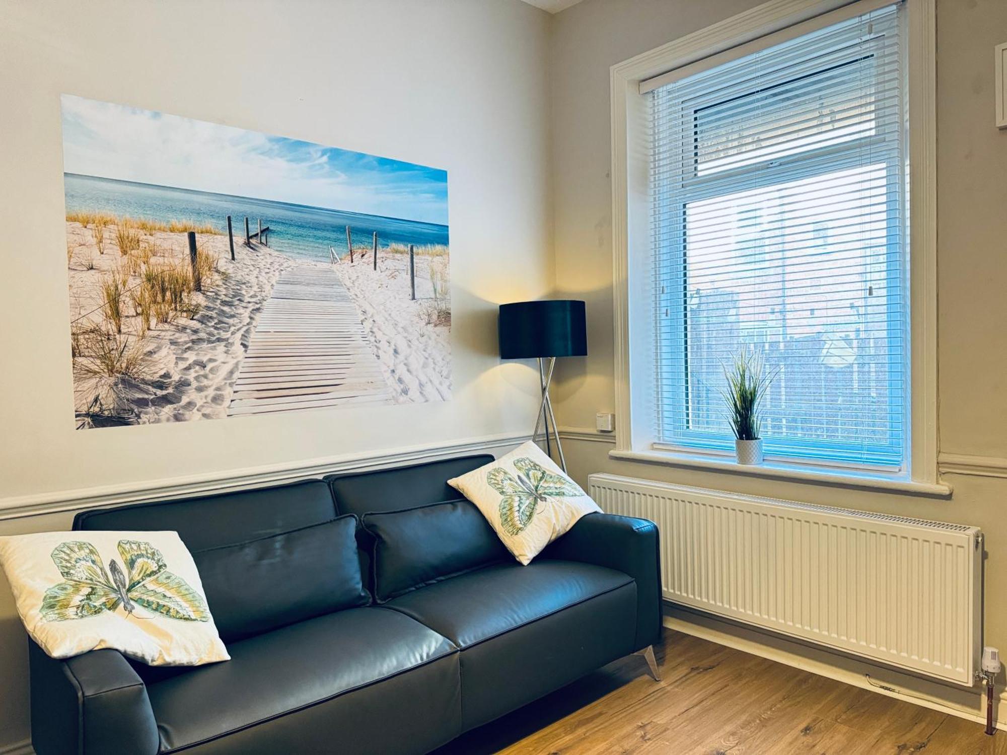 Rockcliffe Retreat, Stylish Coastal Apartment ウィットレイ・ベイ エクステリア 写真