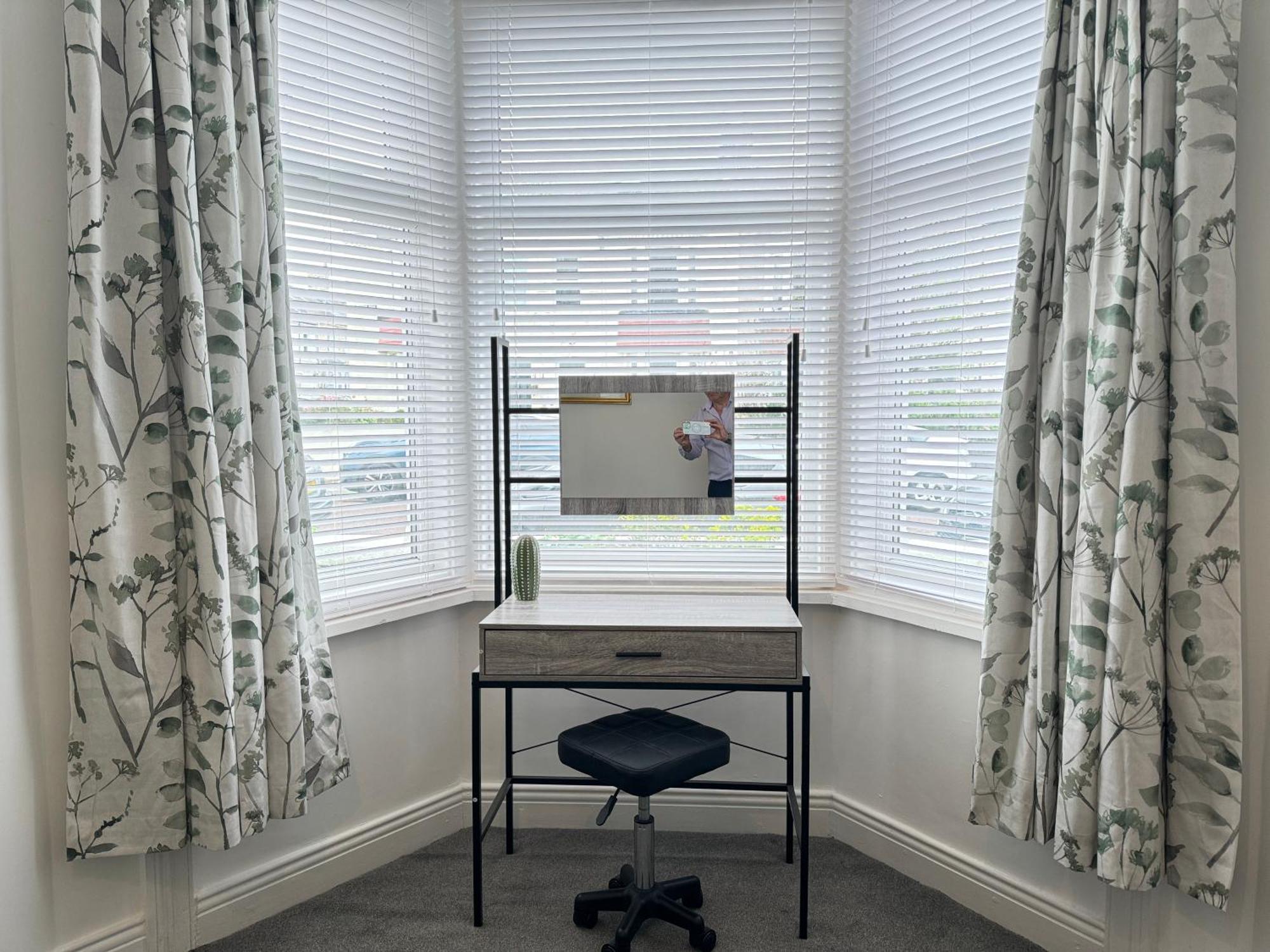 Rockcliffe Retreat, Stylish Coastal Apartment ウィットレイ・ベイ エクステリア 写真