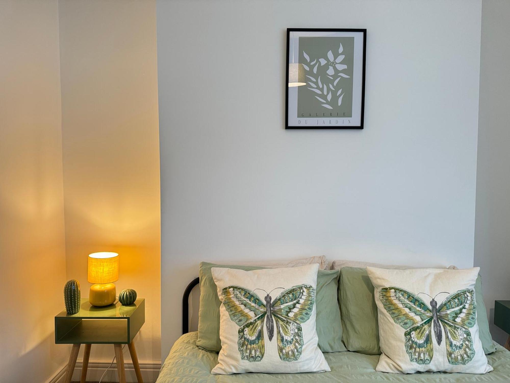 Rockcliffe Retreat, Stylish Coastal Apartment ウィットレイ・ベイ エクステリア 写真