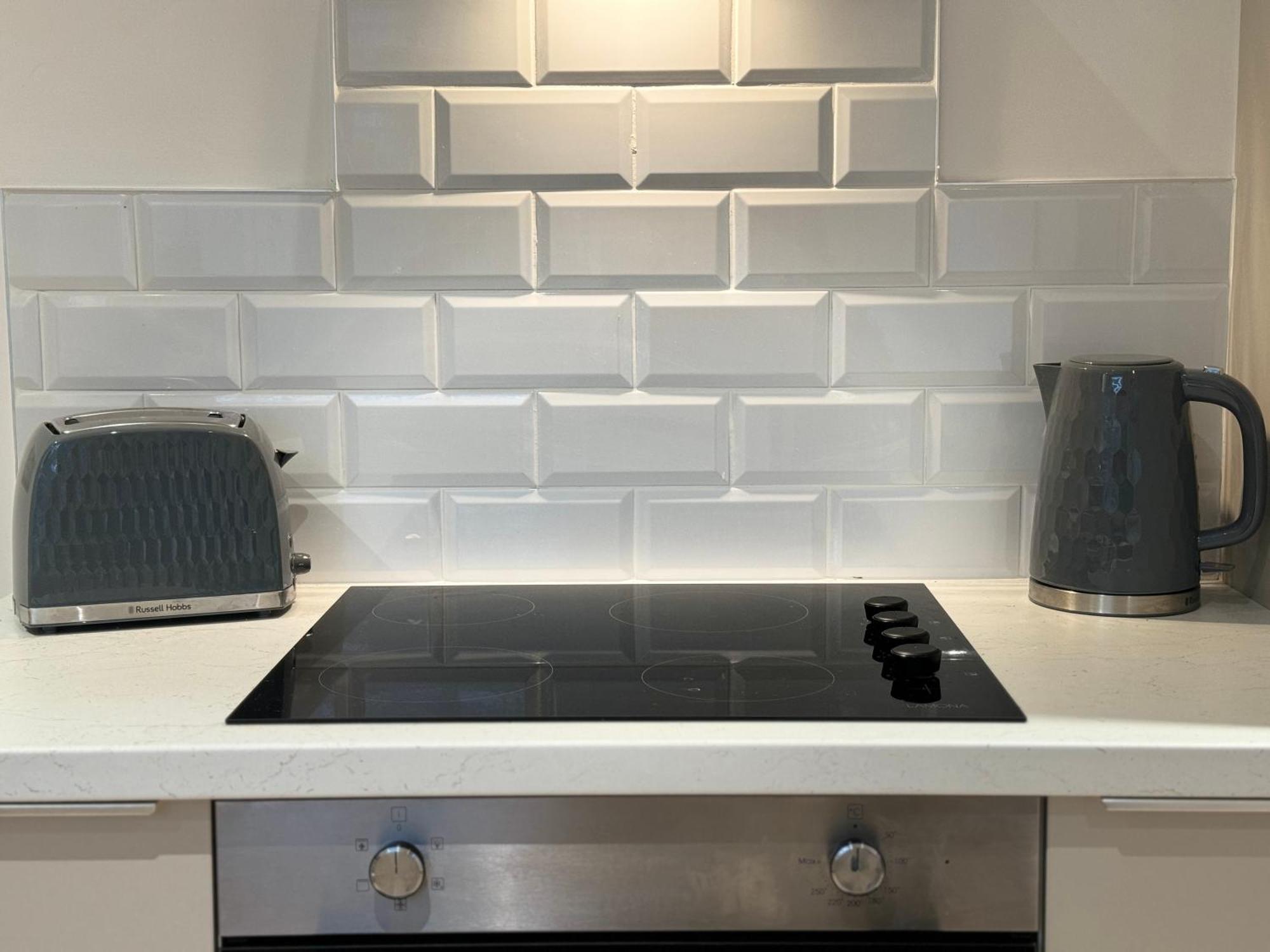Rockcliffe Retreat, Stylish Coastal Apartment ウィットレイ・ベイ エクステリア 写真
