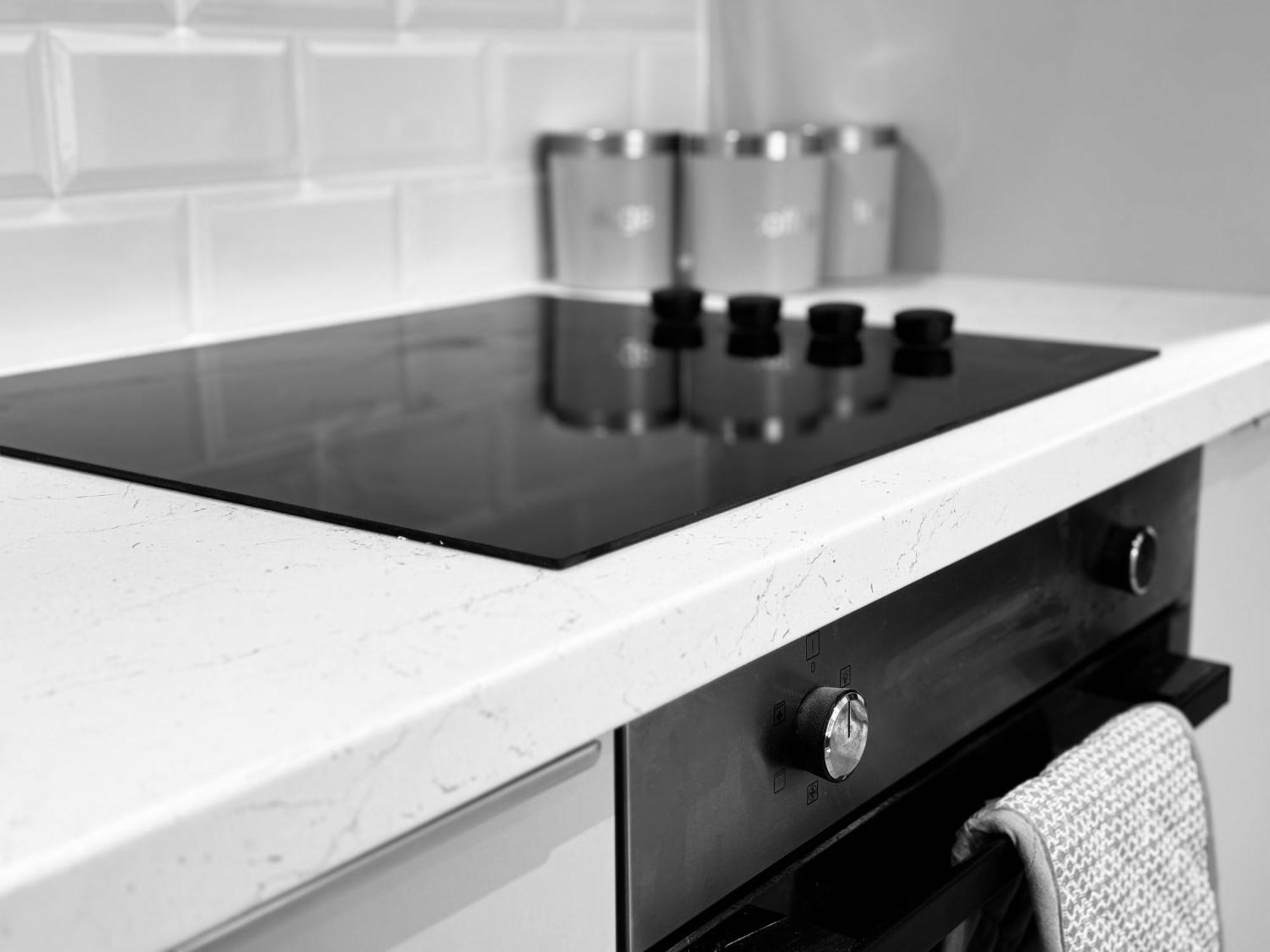 Rockcliffe Retreat, Stylish Coastal Apartment ウィットレイ・ベイ エクステリア 写真