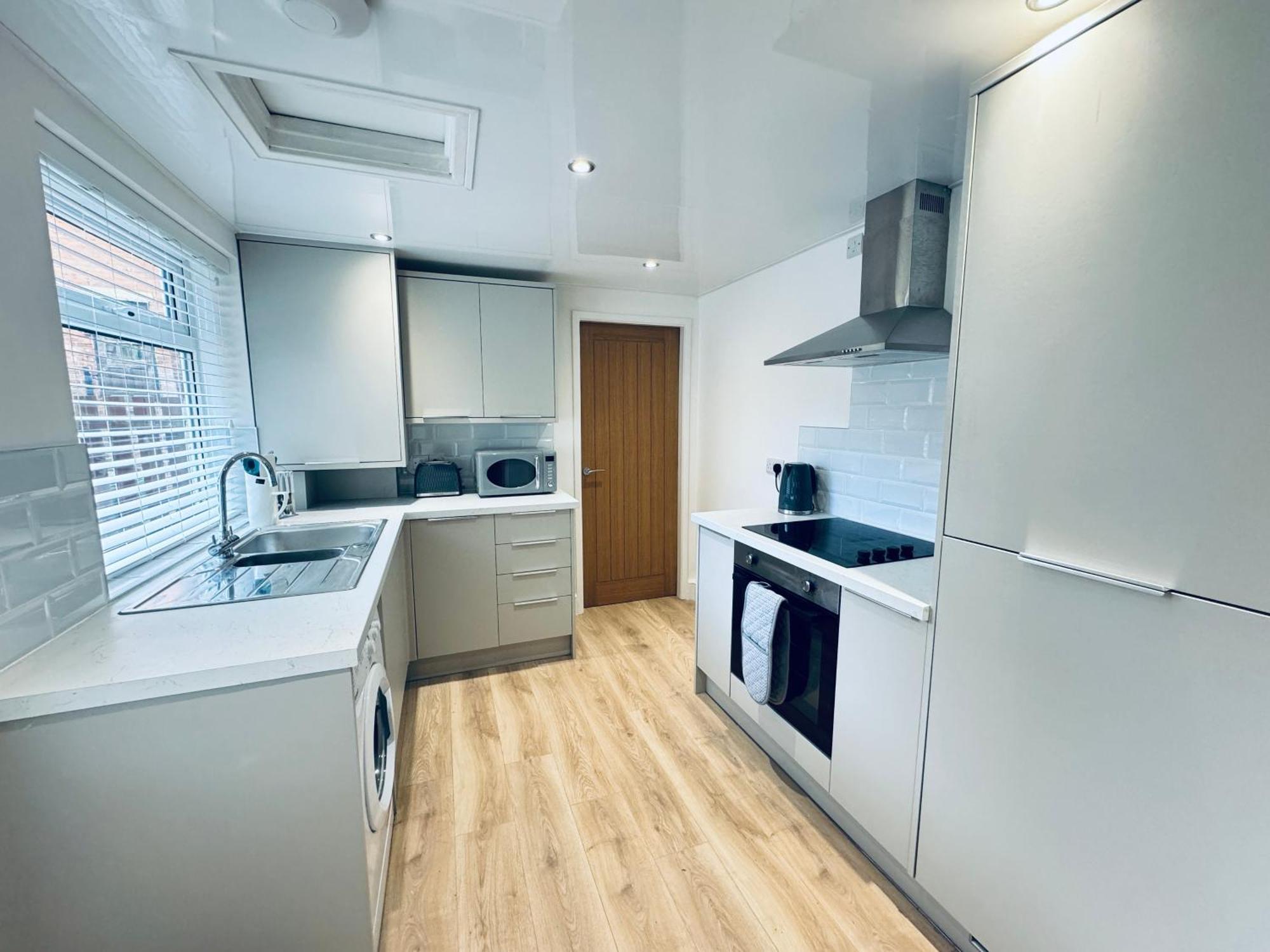 Rockcliffe Retreat, Stylish Coastal Apartment ウィットレイ・ベイ エクステリア 写真