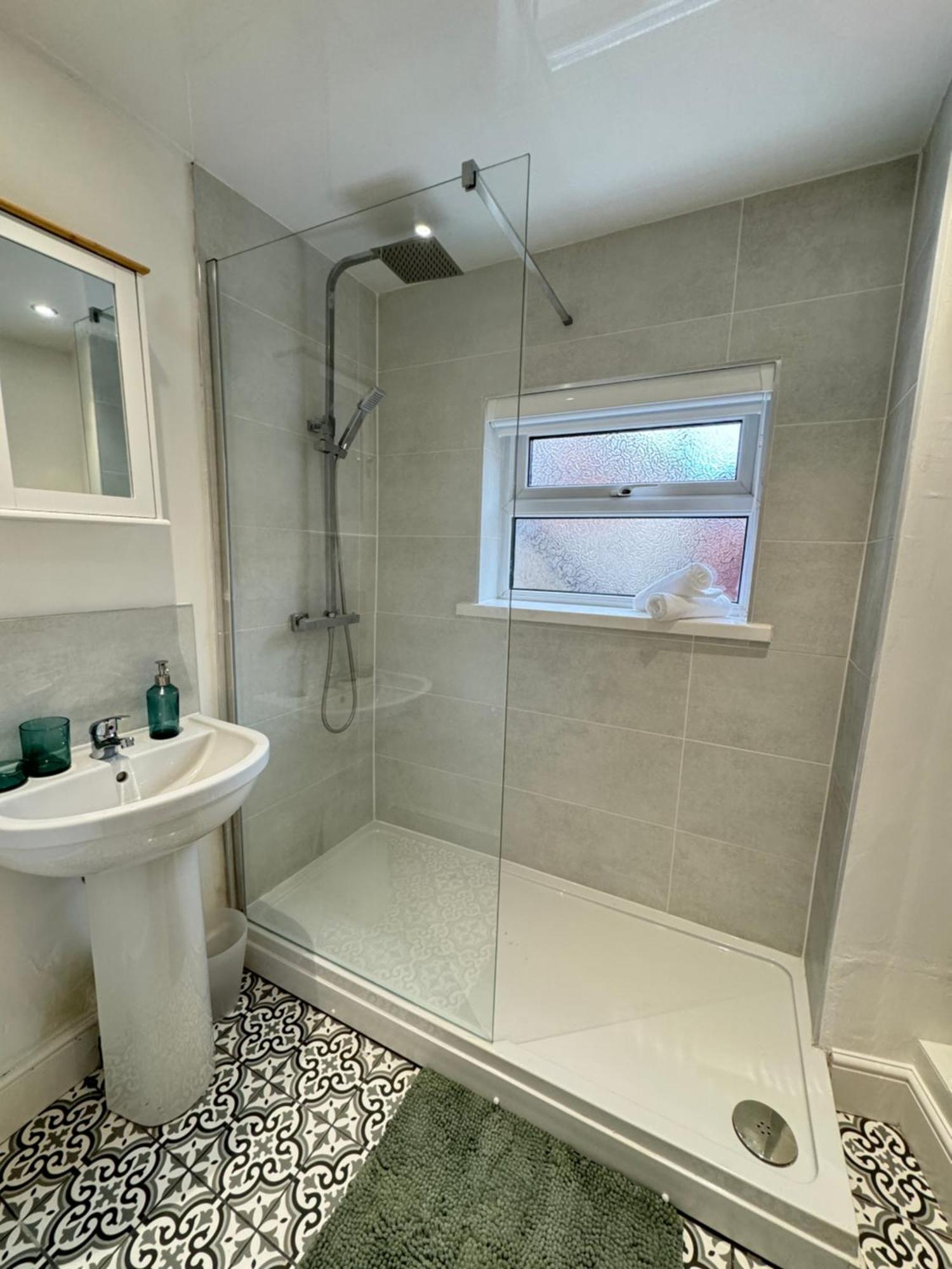 Rockcliffe Retreat, Stylish Coastal Apartment ウィットレイ・ベイ エクステリア 写真