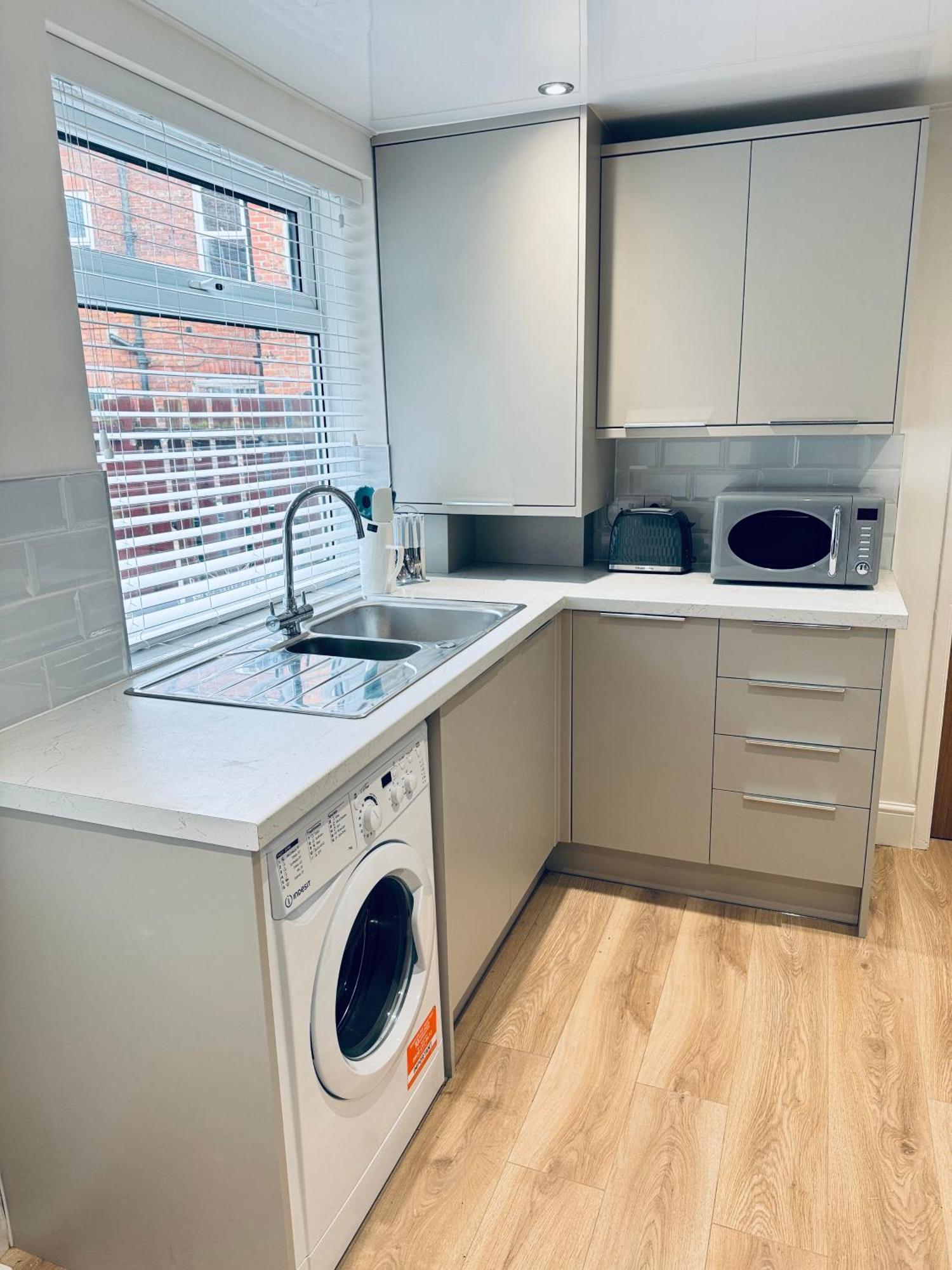 Rockcliffe Retreat, Stylish Coastal Apartment ウィットレイ・ベイ エクステリア 写真