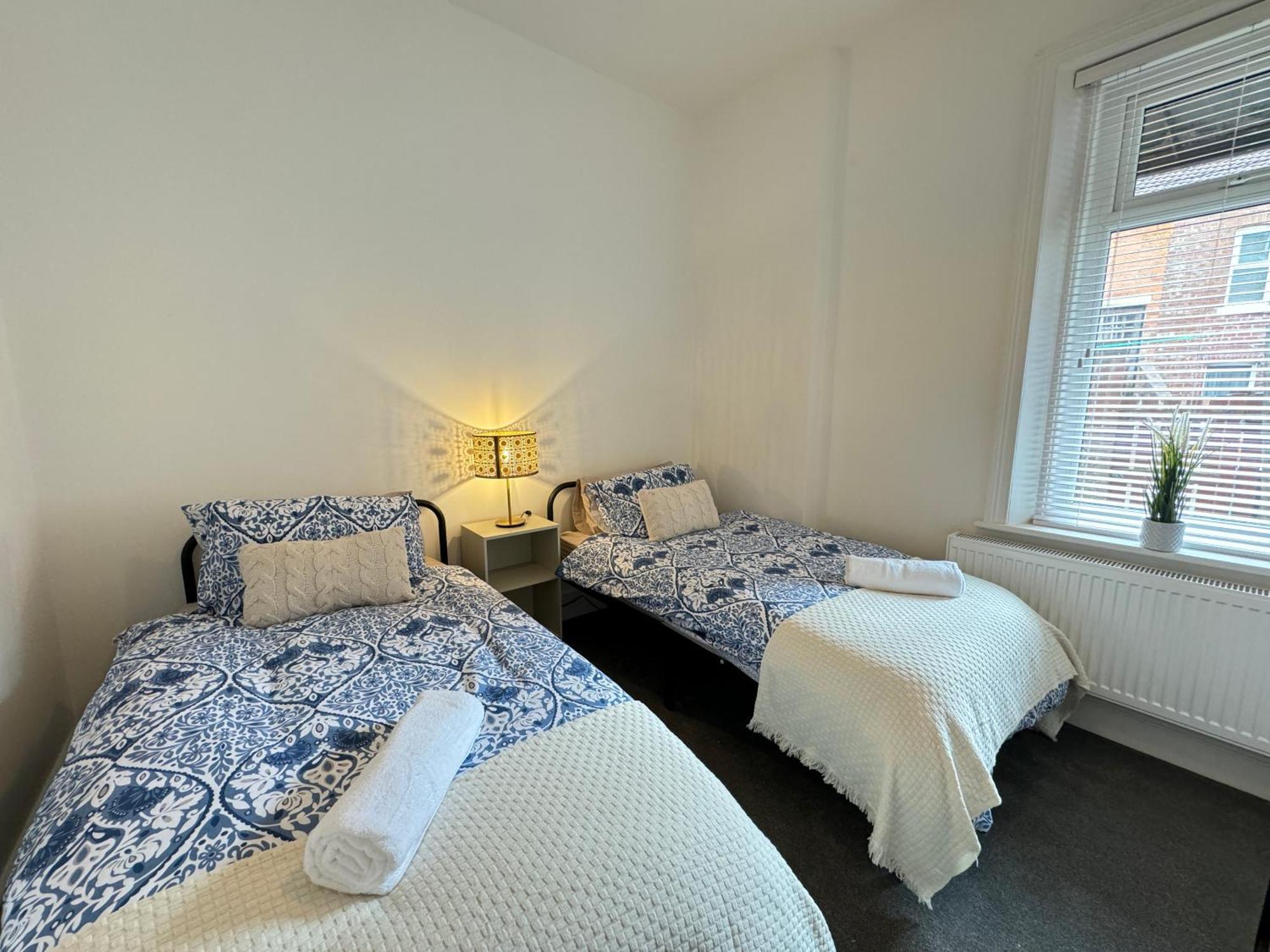 Rockcliffe Retreat, Stylish Coastal Apartment ウィットレイ・ベイ エクステリア 写真