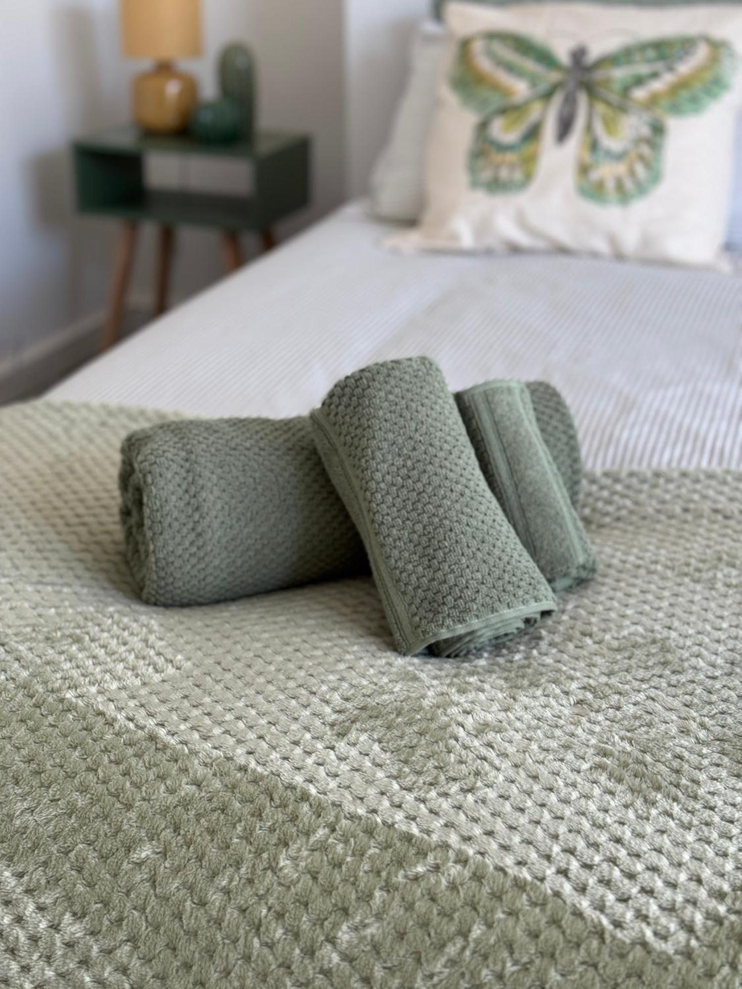 Rockcliffe Retreat, Stylish Coastal Apartment ウィットレイ・ベイ エクステリア 写真