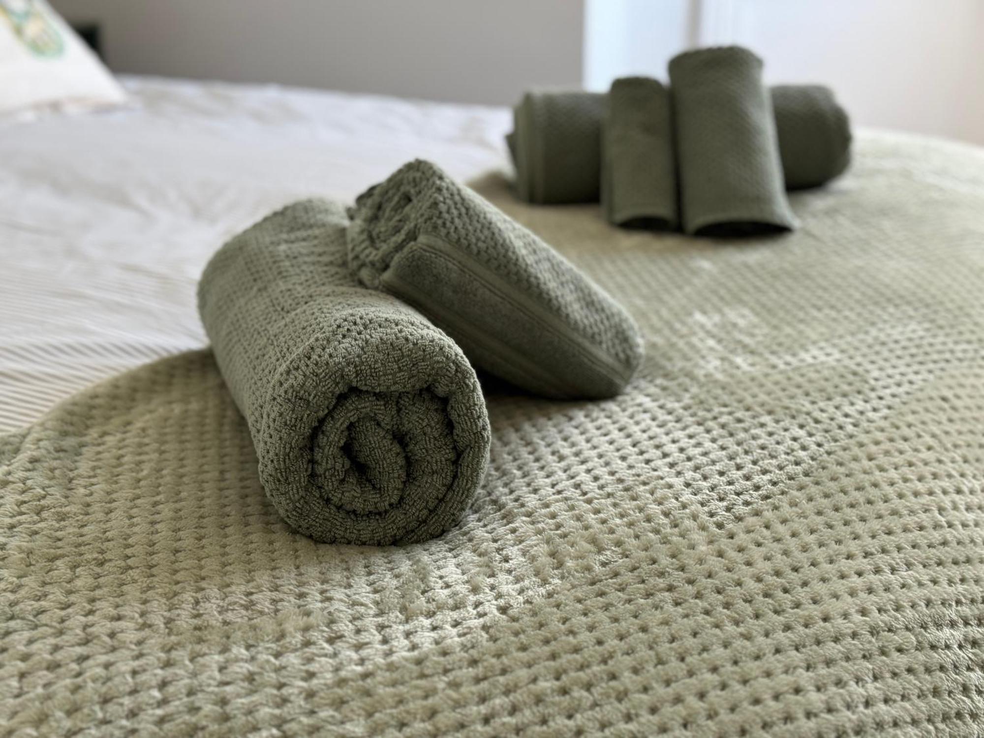 Rockcliffe Retreat, Stylish Coastal Apartment ウィットレイ・ベイ エクステリア 写真